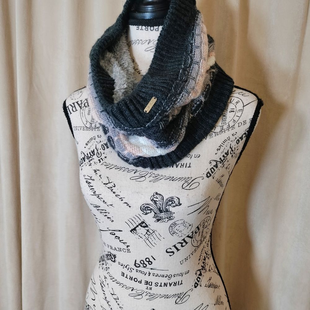 NWOT! Calvin Klein Multicolor Knit Scarf Cowl Neck Warmer w/Fleece Lining. O/S